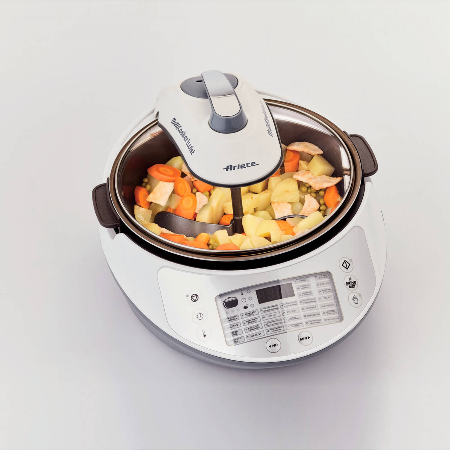 Un Ariete Multicooker Twist bianco con verdure e carne all'interno.