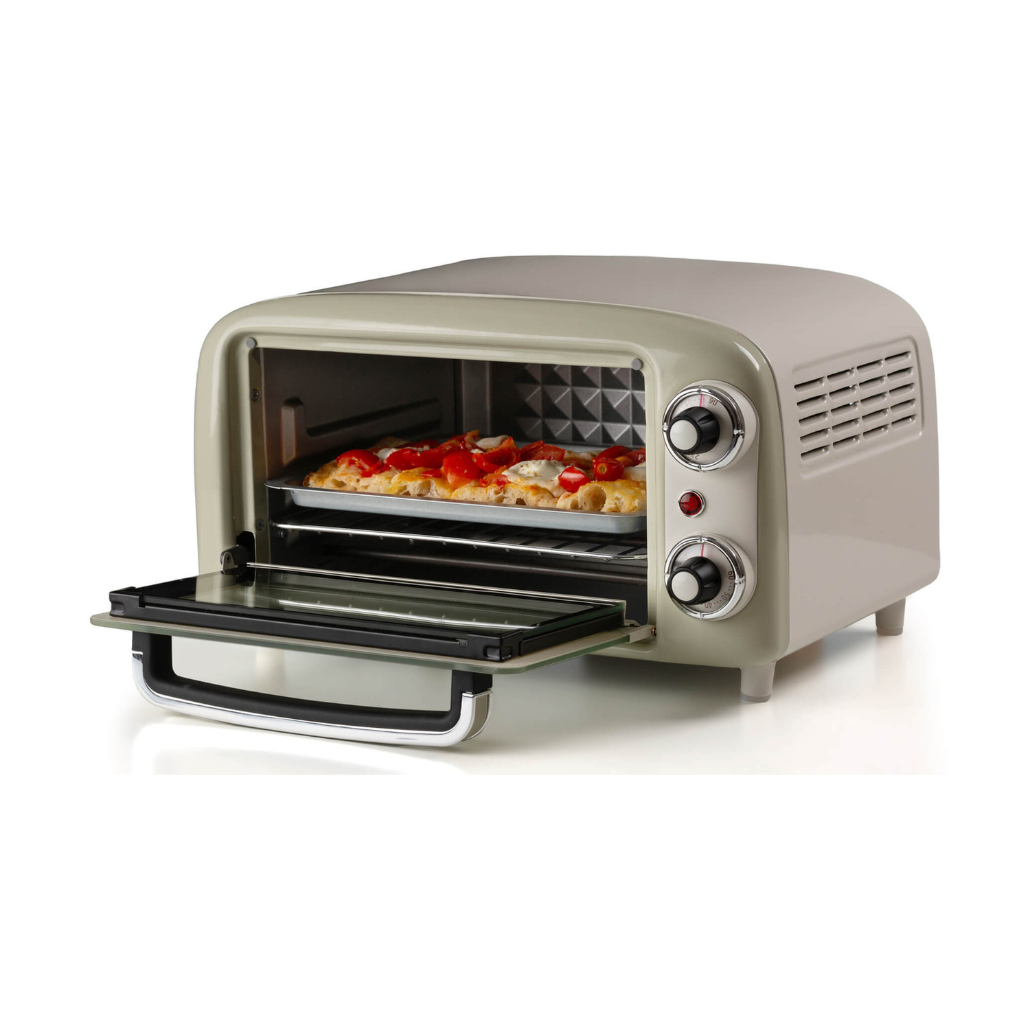 Un mini forno retrò beige con lo sportello aperto mostra una teglia di pizza.