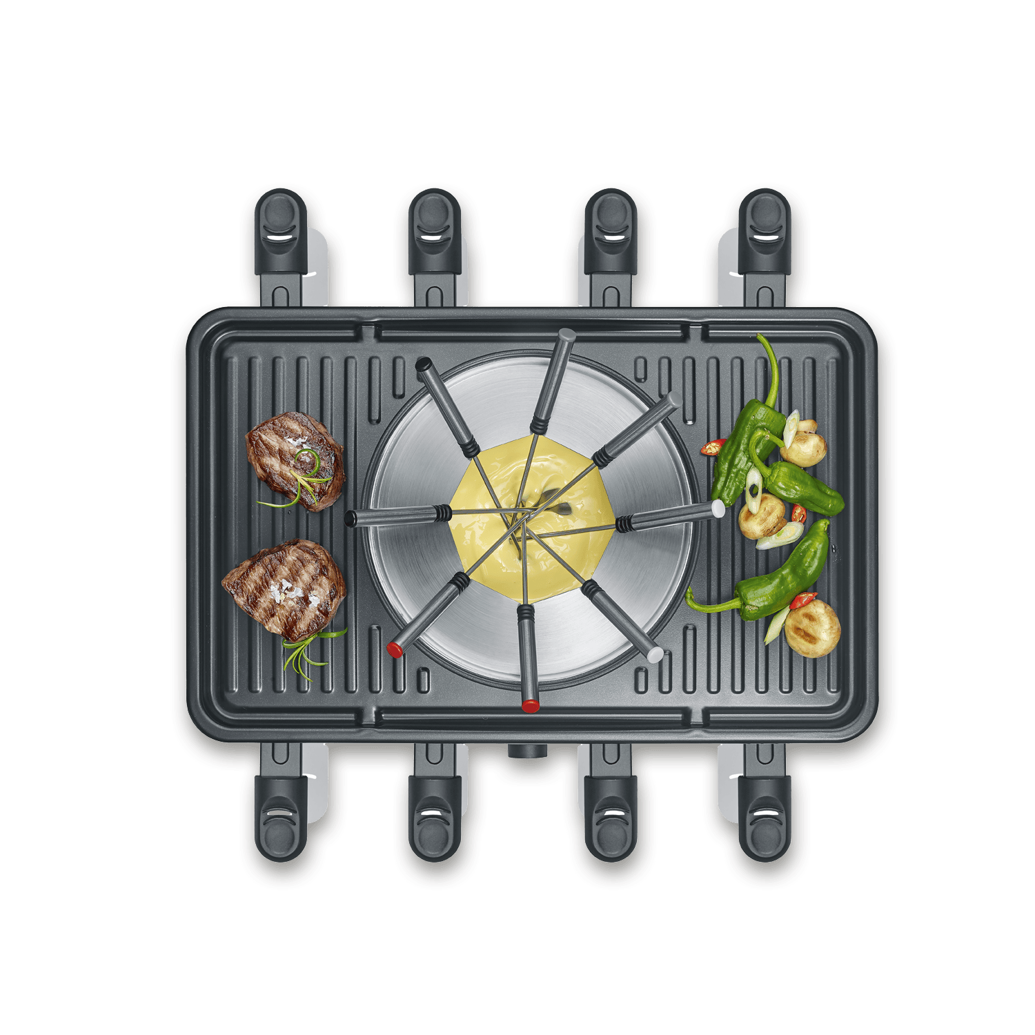 Ein Raclette-Grill von oben mit Steaks, Gemüse und geschmolzenem Käse in der Mitte.