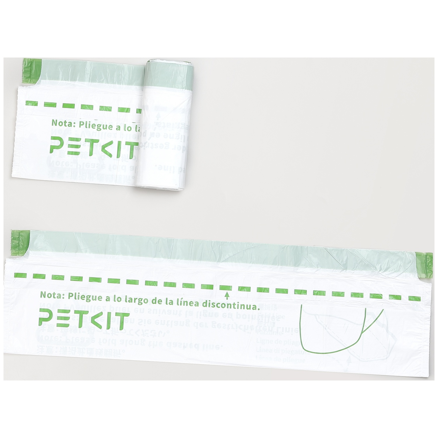 Sacs poubelle blancs Petkit avec impression verte, un sac est enroulé et un autre est à plat.
