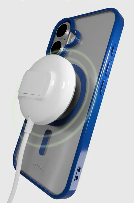 Smartfon w niebieskim etui jest ładowany bezprzewodowo za pomocą okrągłej, białej ładowarki.