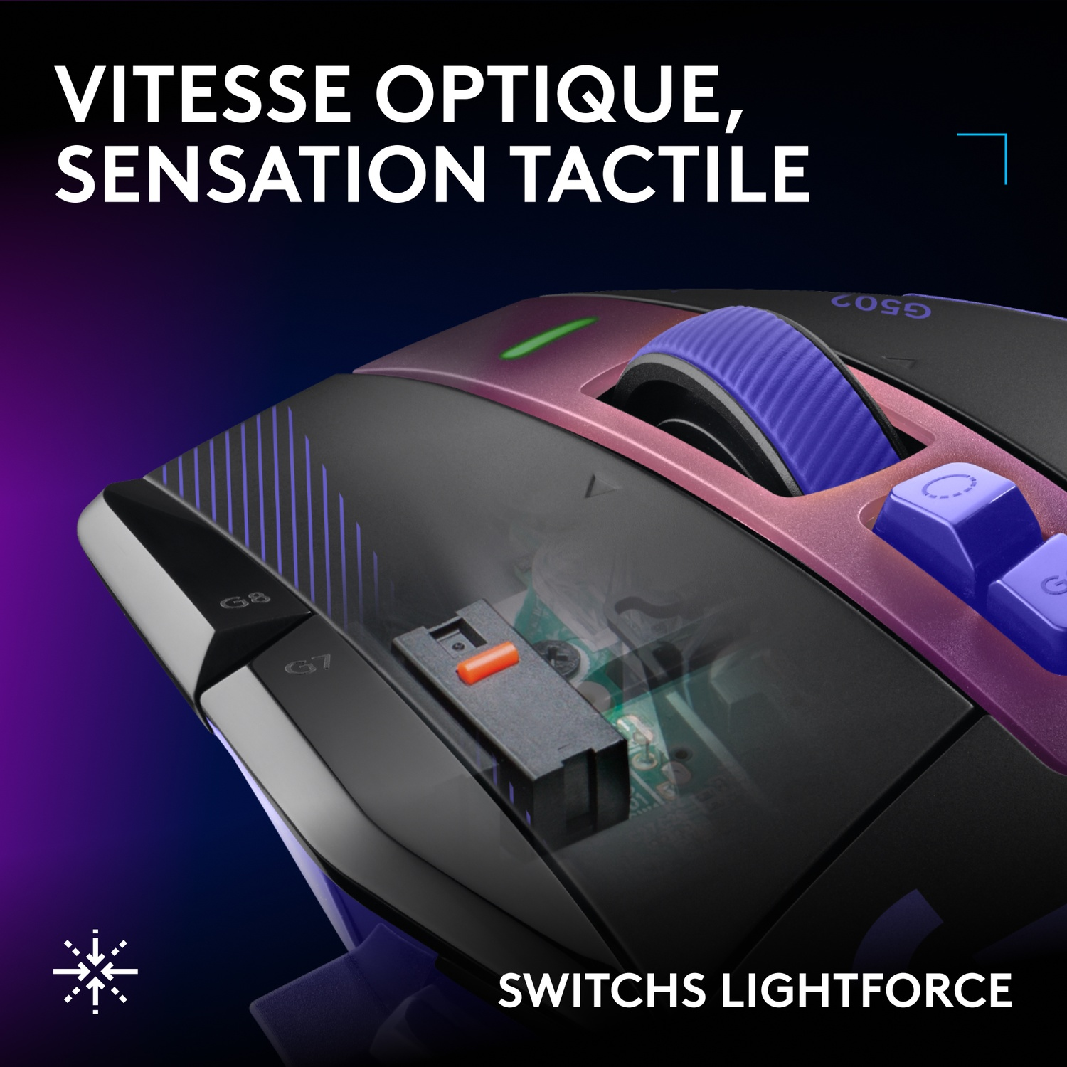Gros plan d'une souris gamer montrant les switches Lightforce internes et une molette violette sur fond sombre.