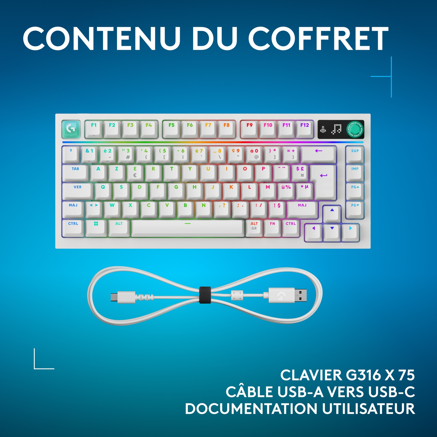 Un clavier blanc avec rétroéclairage RVB et un câble USB blanc enroulé sur fond bleu.