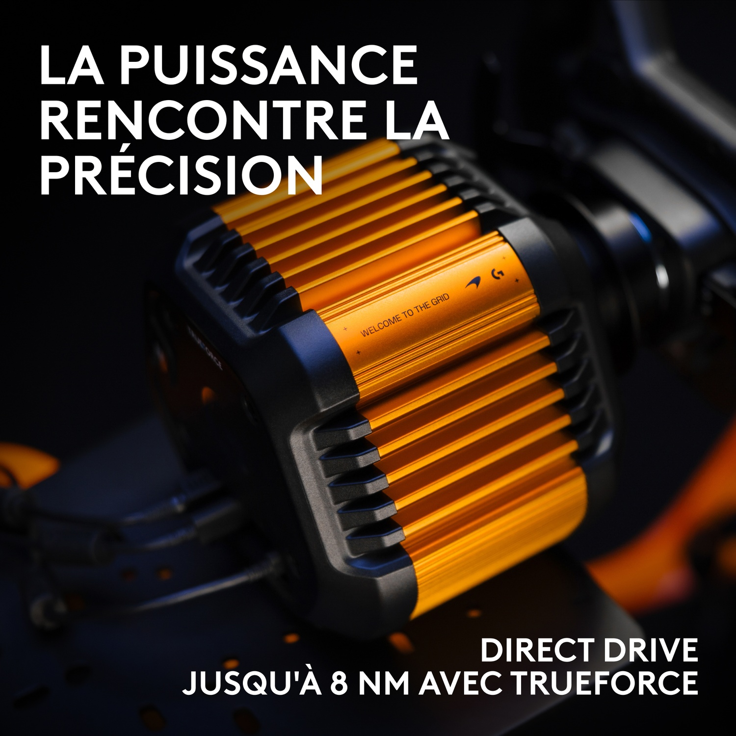 Une base de volant de course direct drive orange et noir avec du texte promotionnel français.