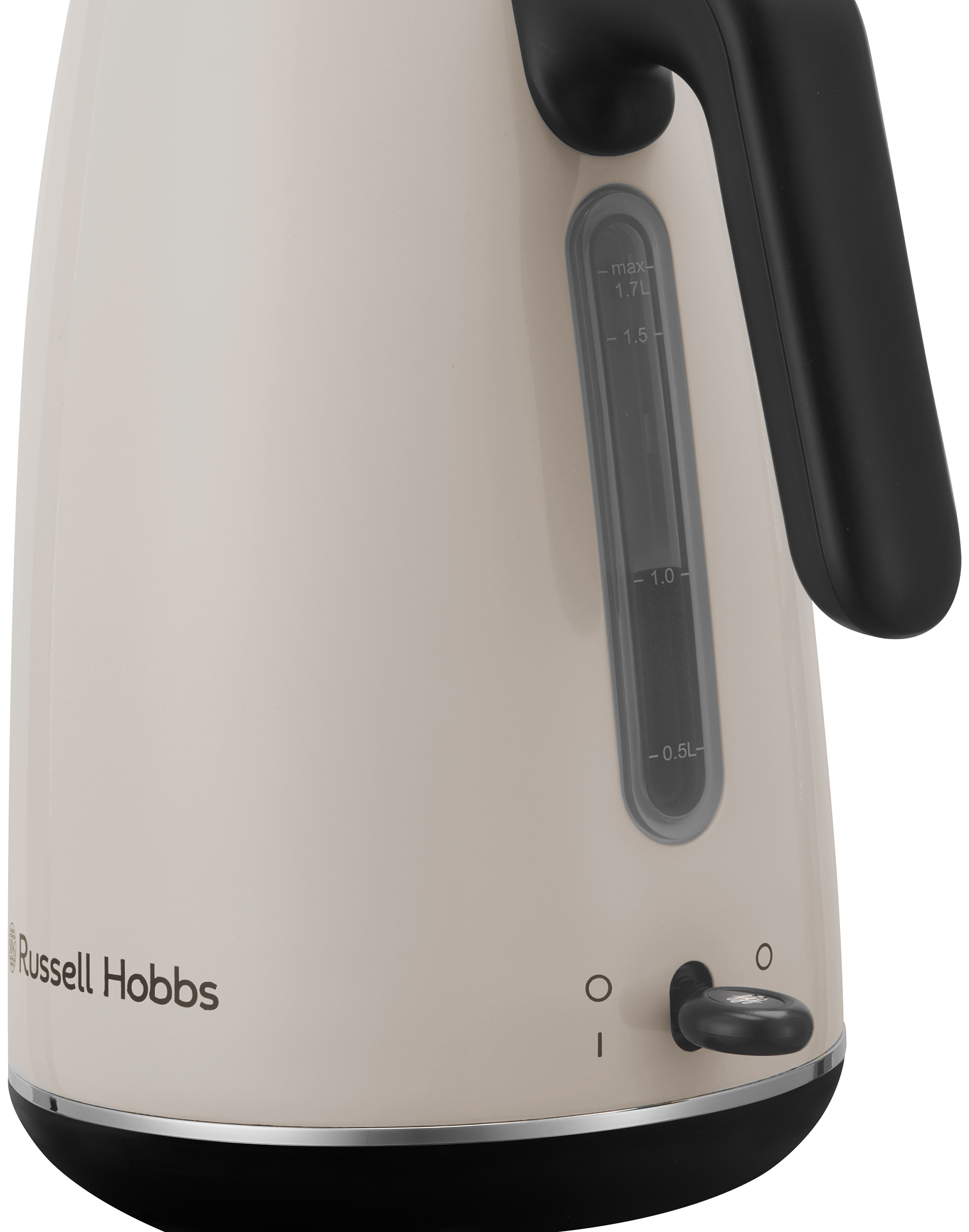 Bézs színű Russell Hobbs vízforraló fekete fogantyúval, vízszintjelzővel és alsó kapcsolóval.