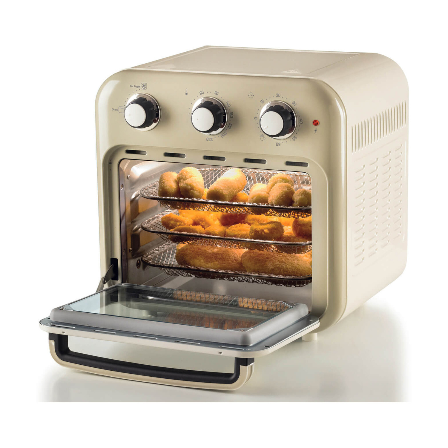 Friggitrice ad aria beige con porta aperta, piena di cibo impanato su tre griglie.