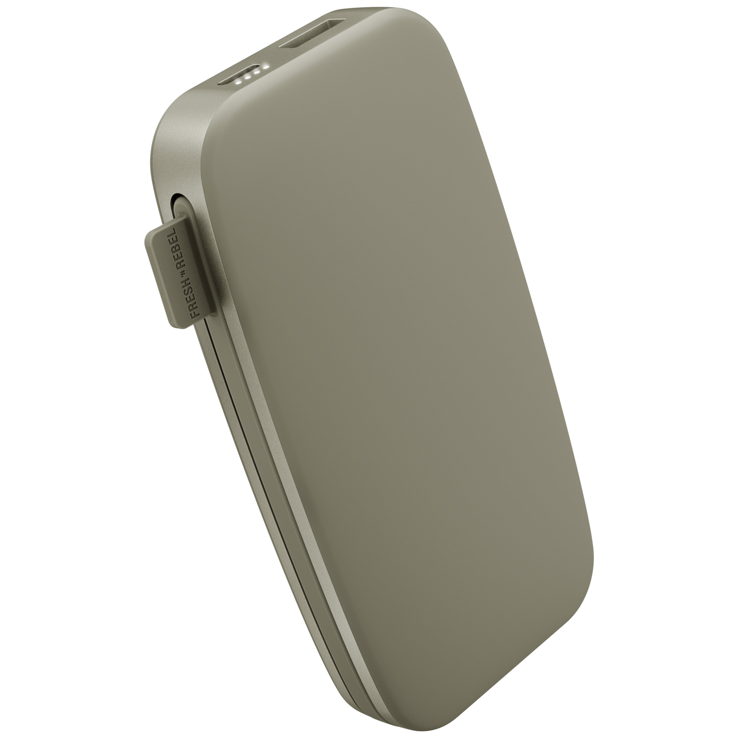 Une batterie externe Fresh 'n Rebel vert olive avec des ports USB est présentée sur fond blanc.