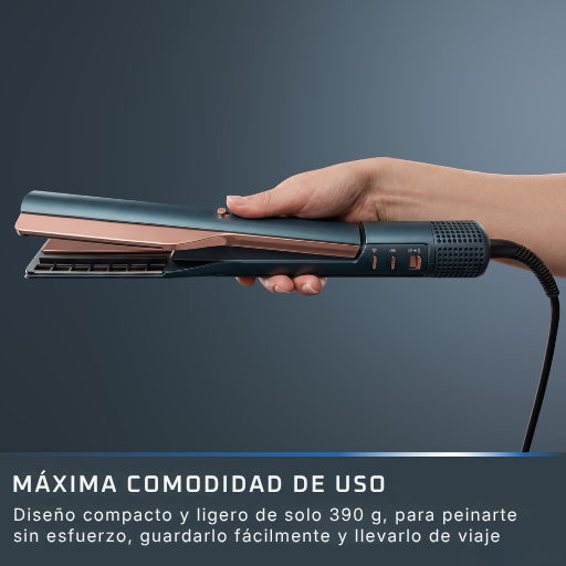 Una mano sostiene una plancha de pelo azul oscura y oro rosa sobre fondo gris con texto.