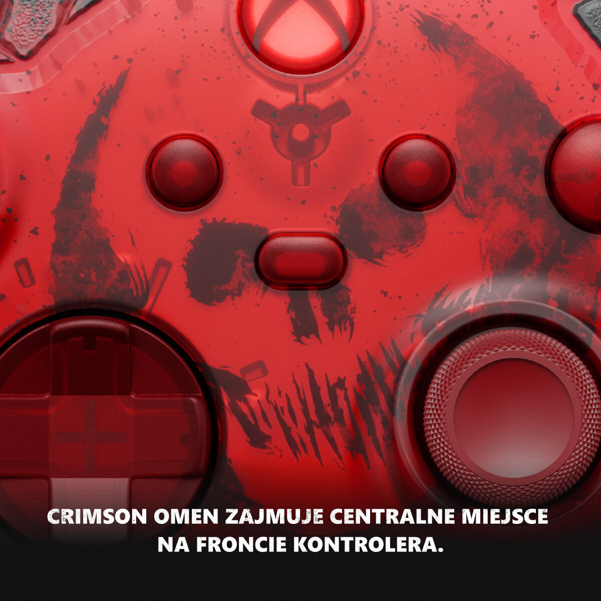 Zblizenie czerwonego kontrolera Xbox z czarnym wzorem Crimson Omen, krzyzakiem i drążkiem.