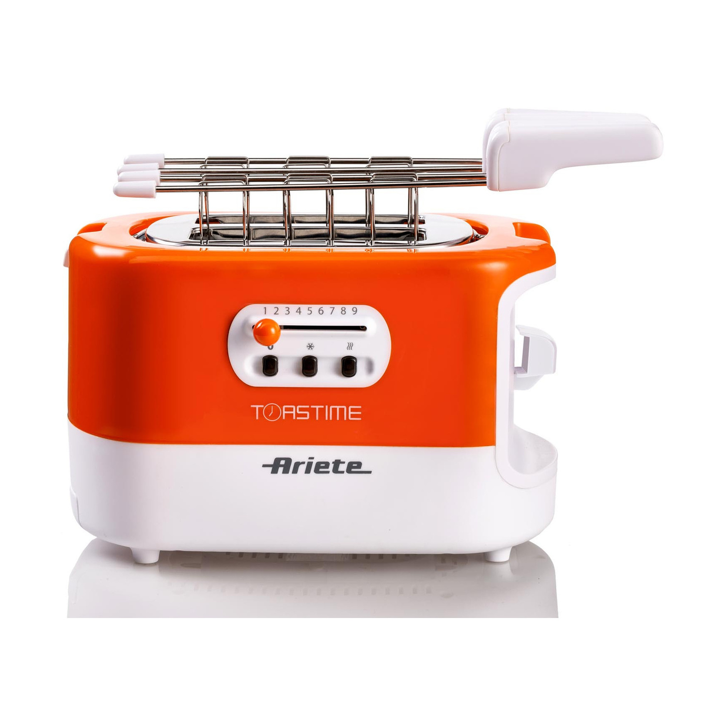 Un tostapane Ariete Toastime arancione e bianco con pinza per panini, su fondo bianco.