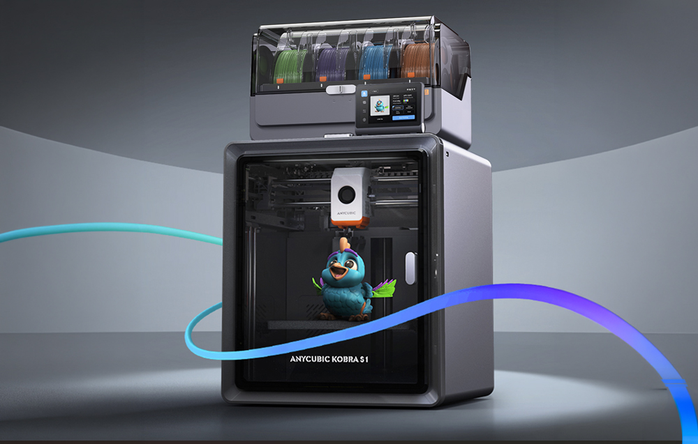 Anycubic 3D nyomtató kék madár modellel és filament tárolóval a tetején.