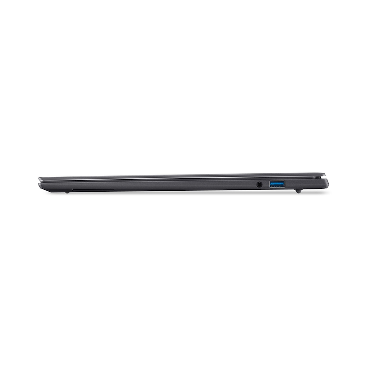 Vista laterale di un laptop sottile grigio scuro che mostra un jack audio e una porta USB su sfondo bianco.