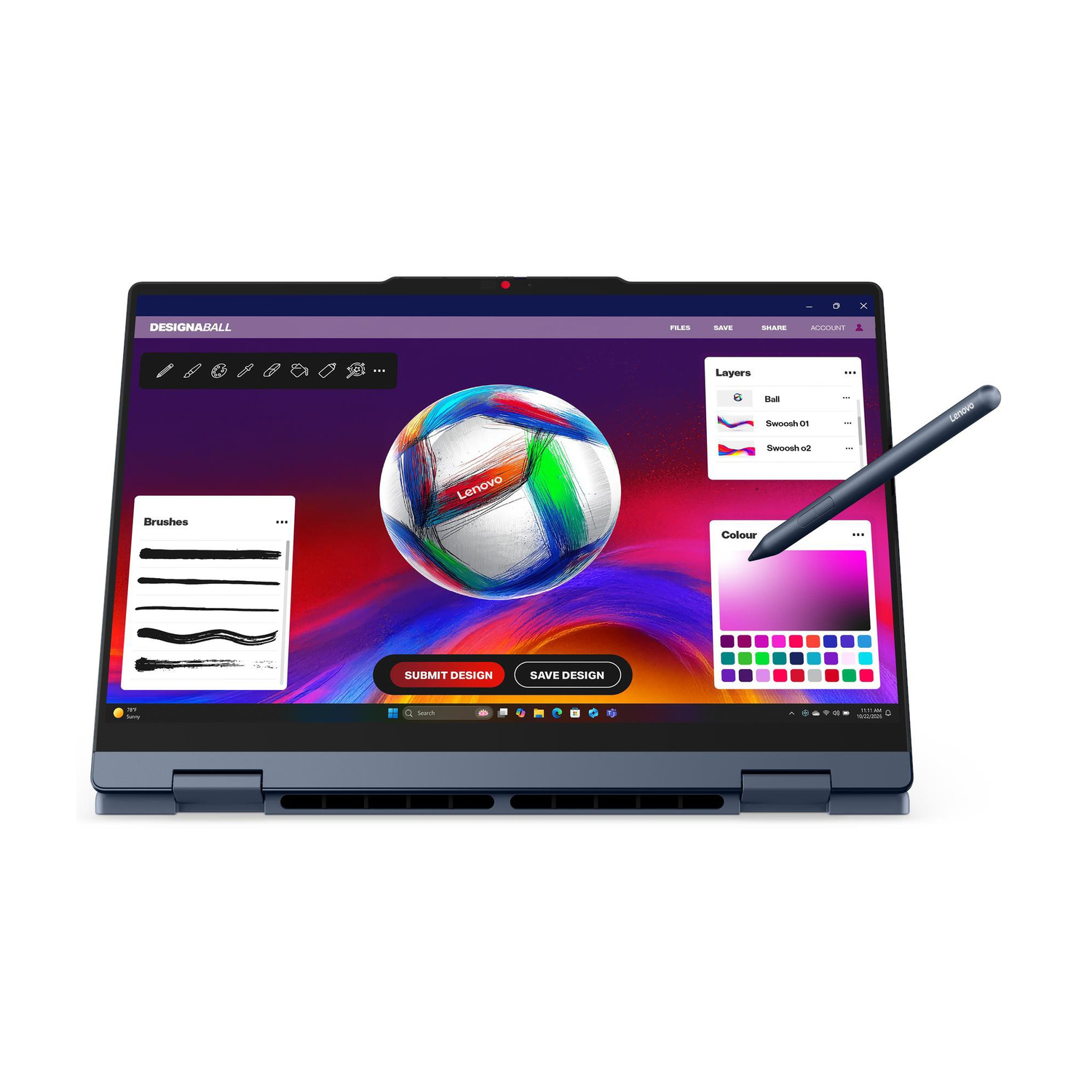 Un laptop Lenovo mostra un'app di design con un pallone da calcio dipinto e una penna sullo schermo.