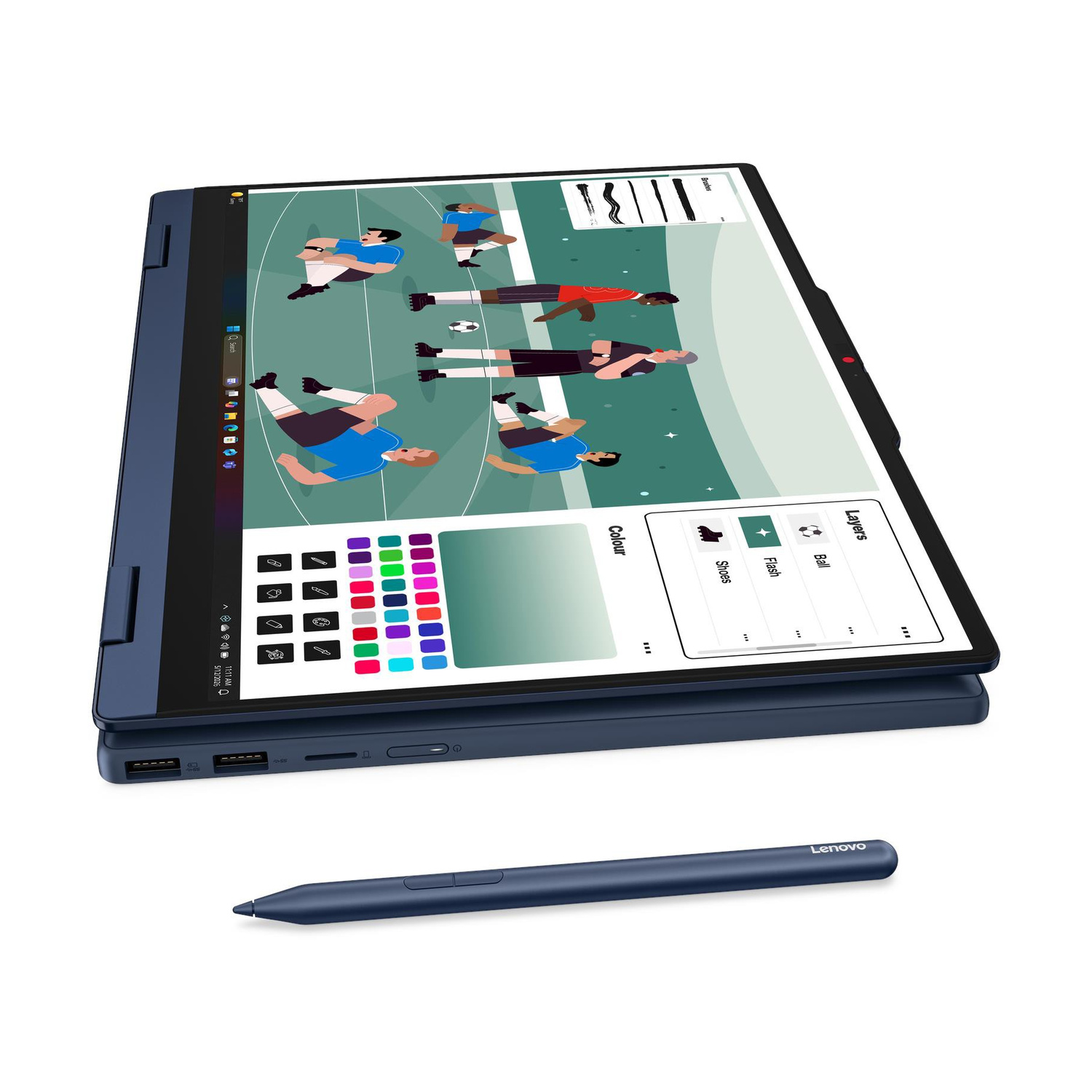 Un laptop convertibile blu mostra una grafica di calcio e una palette di colori, con una stilo davanti.