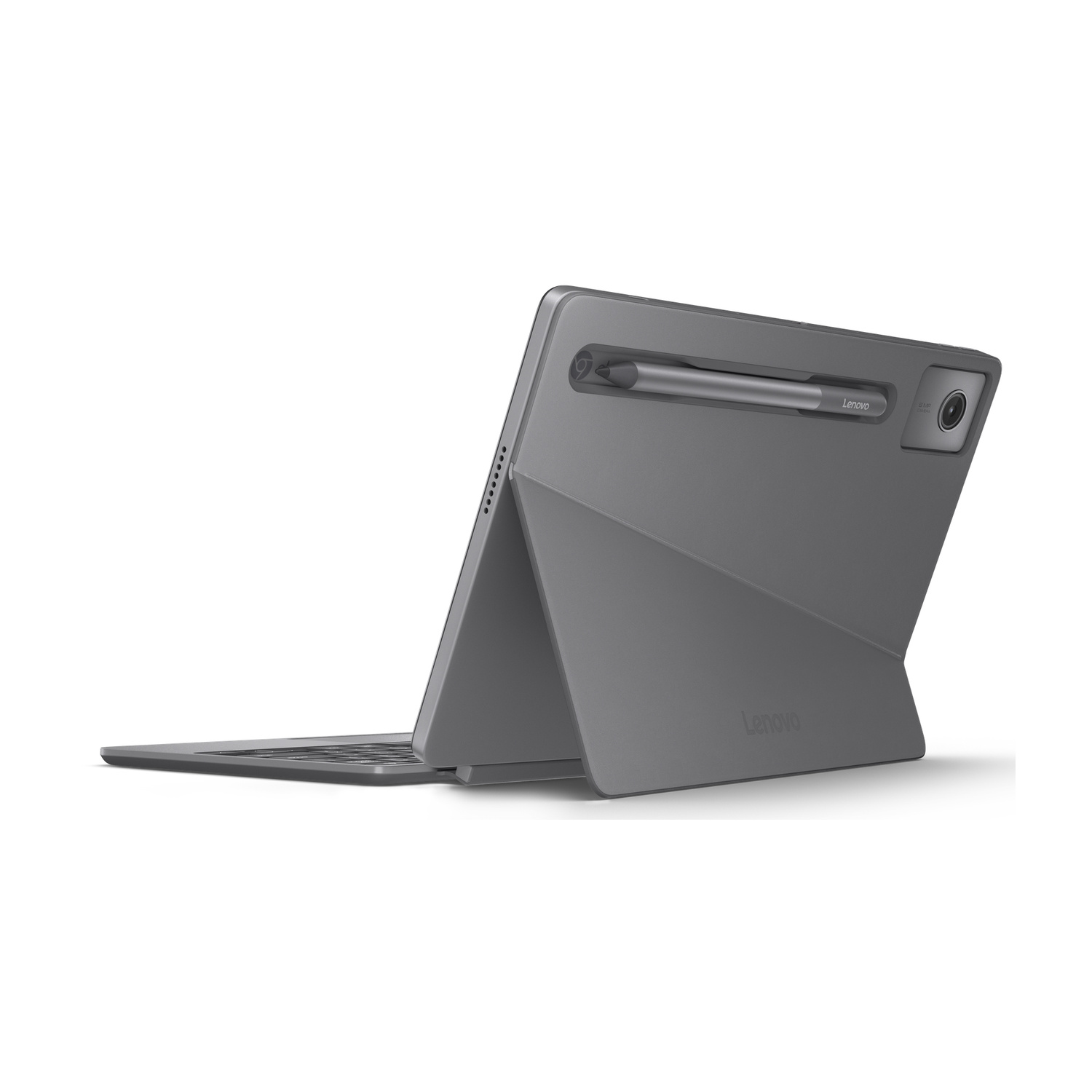 Un tablet grigio Lenovo con stilo e tastiera in un supporto, su sfondo bianco.