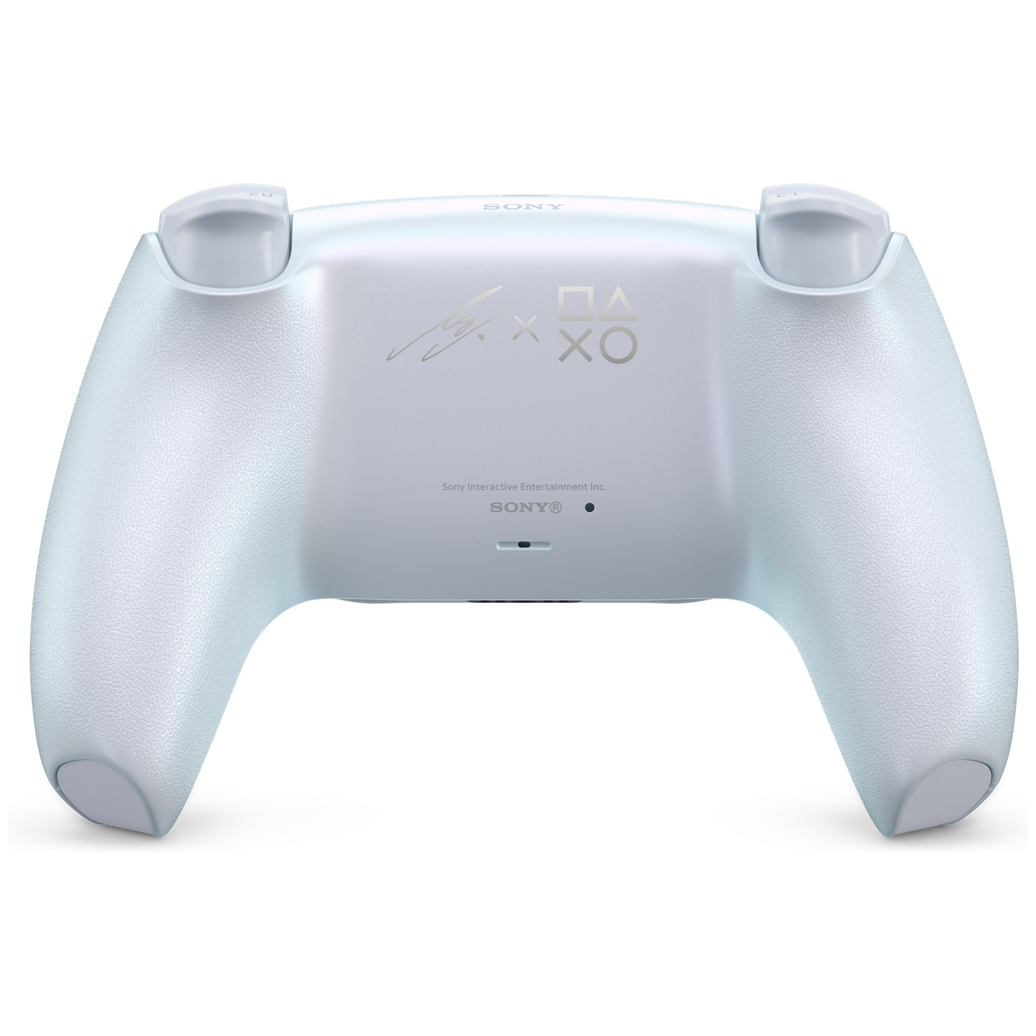 Achteraanzicht van een zilveren PlayStation 5-controller met Sony-logo en symbolen.