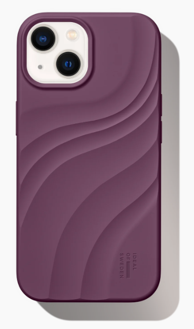 Eine dunkelviolette Schutzhülle mit wellenförmigem Design auf einer weißen Oberfläche.