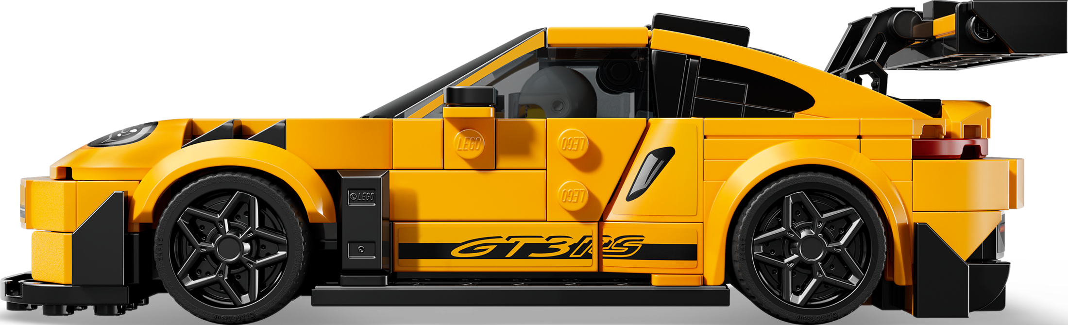 Un'auto modello LEGO Porsche GT3 RS gialla in vista laterale su sfondo nero.