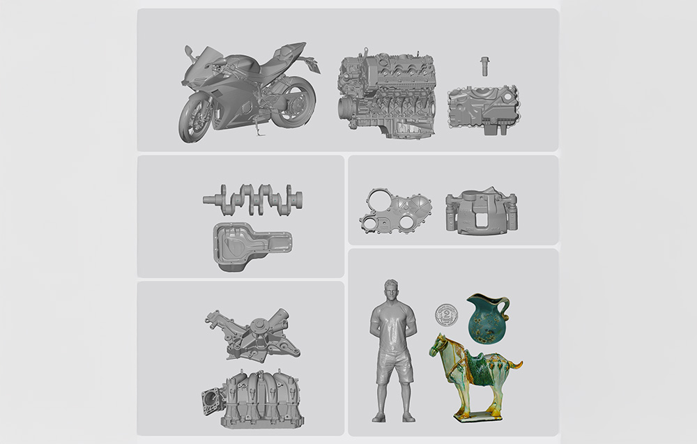 Motoralkatrészek, motorblokk és különböző tárgyak 3D modelljei szürke háttér előtt.