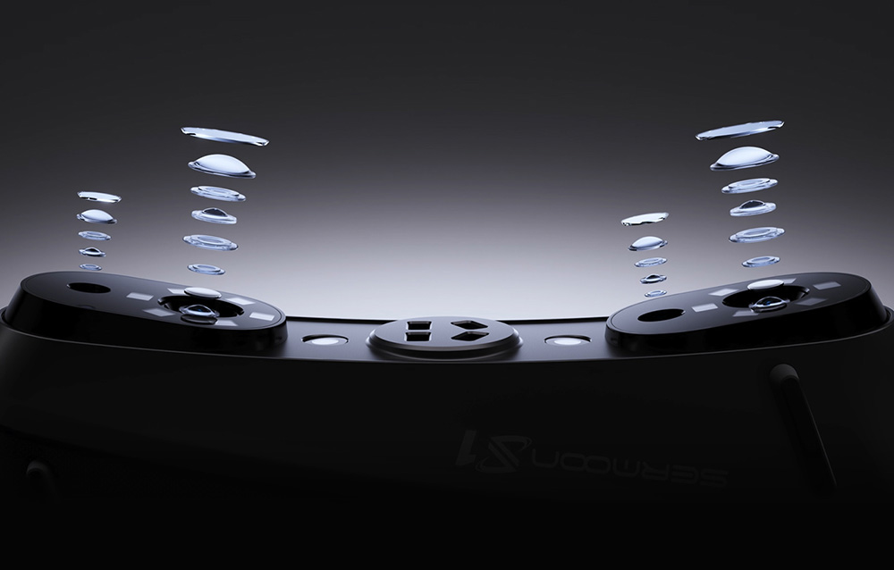 Fekete VR headset lebegő optikai lencseelemekkel absztrakt stúdióháttér előtt.