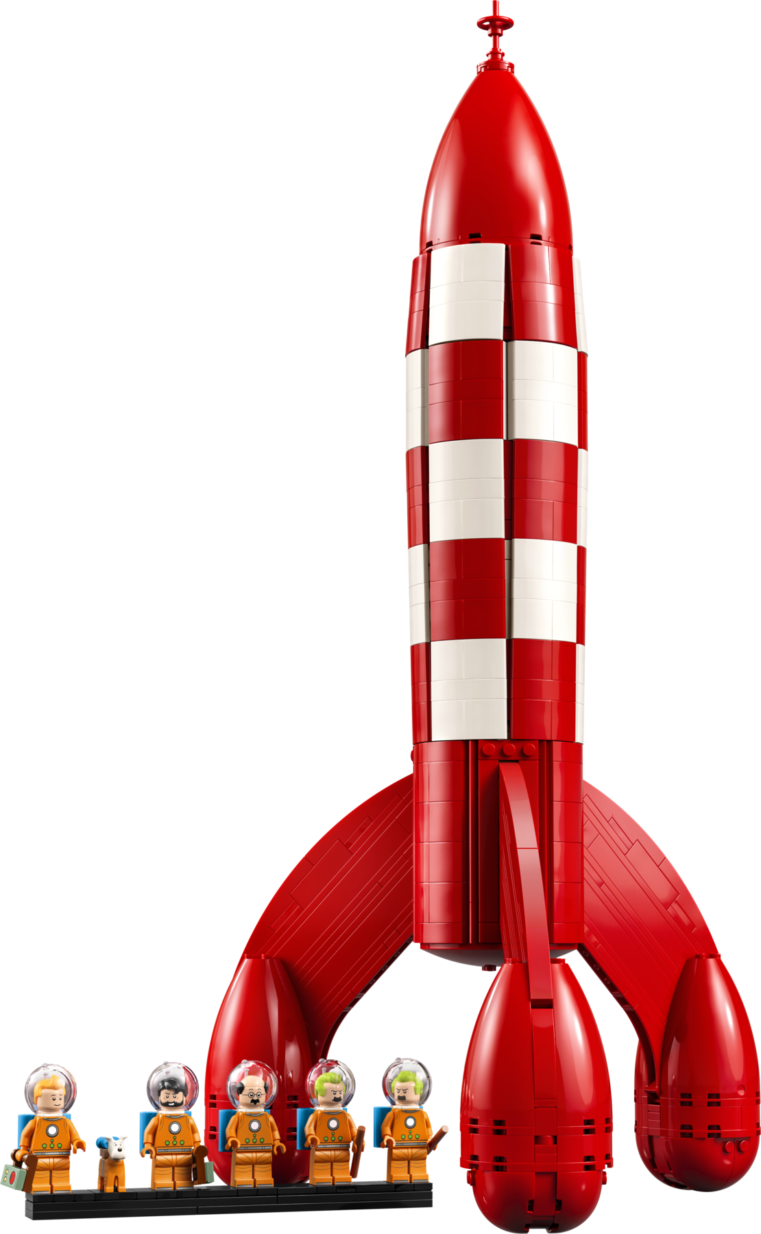 Une fusée Lego rouge et blanche se dresse avec cinq figurines Lego et un chien devant sur fond noir.