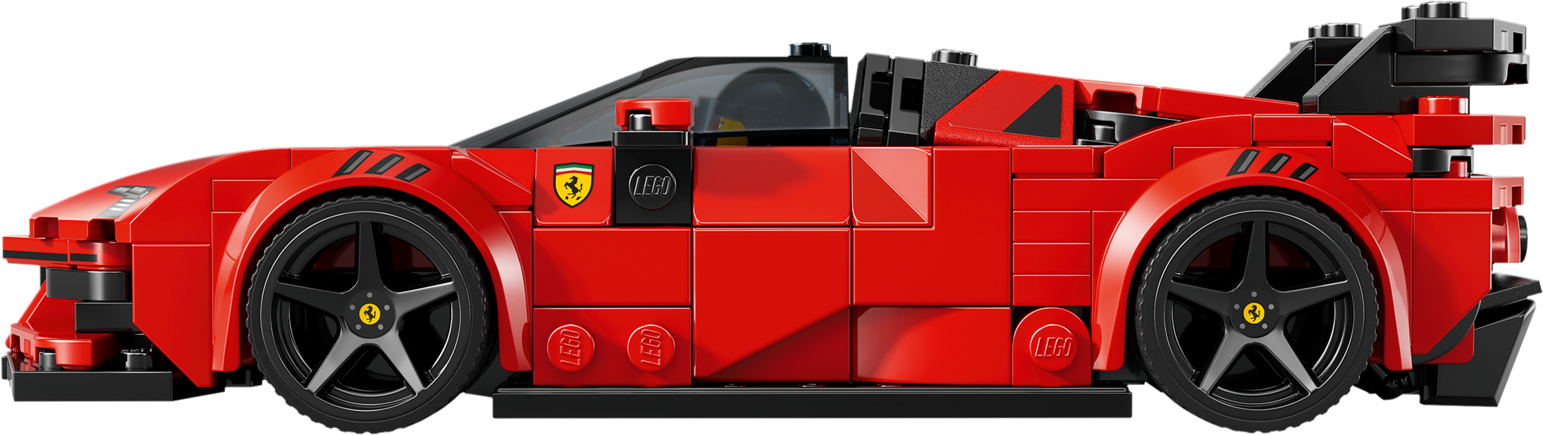 Ein rotes LEGO Ferrari Modellauto von der Seite, mit schwarzen Felgen und großem Heckspoiler vor schwarzem Hintergrund.