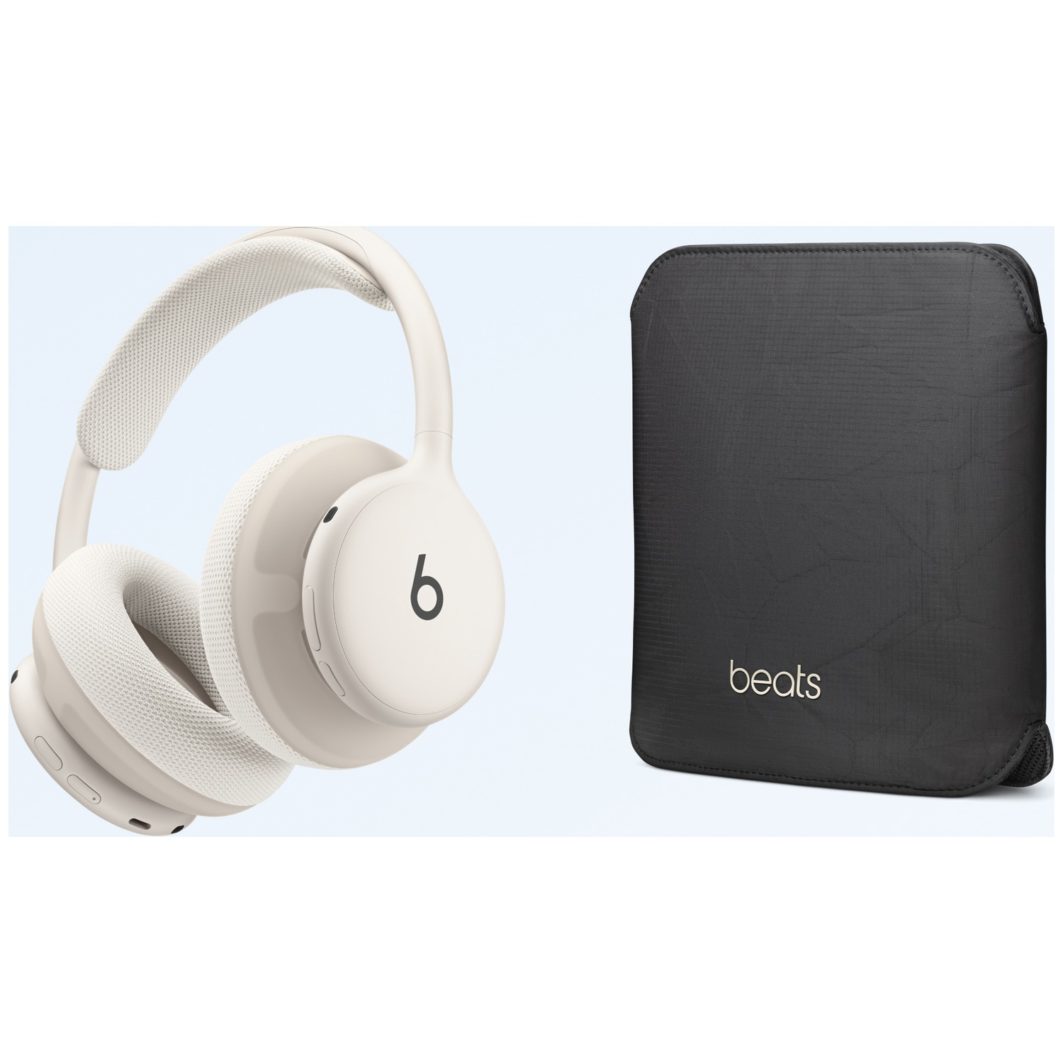 Casque sans fil Beats Solo 4 beige et étui de transport gris foncé sur fond clair.