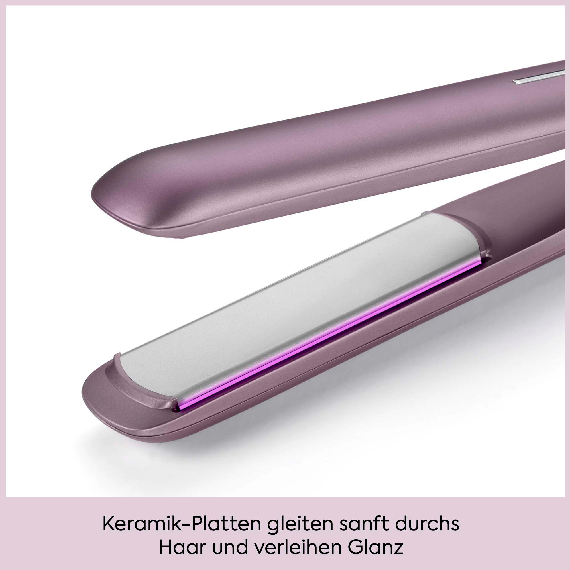 Glätteisen mit purpurnen Gehäuse und leuchtenden Keramikplatten.