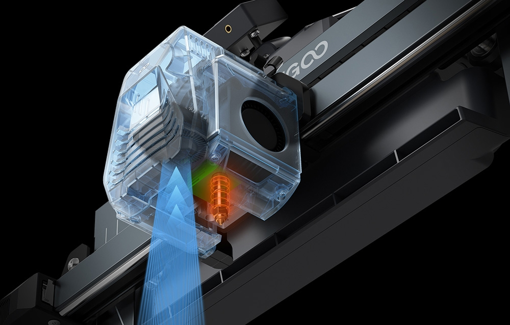 Átlátszó 3D nyomtató extruder kék légárammal és izzó narancssárga fűtőelemmel fekete háttéren.