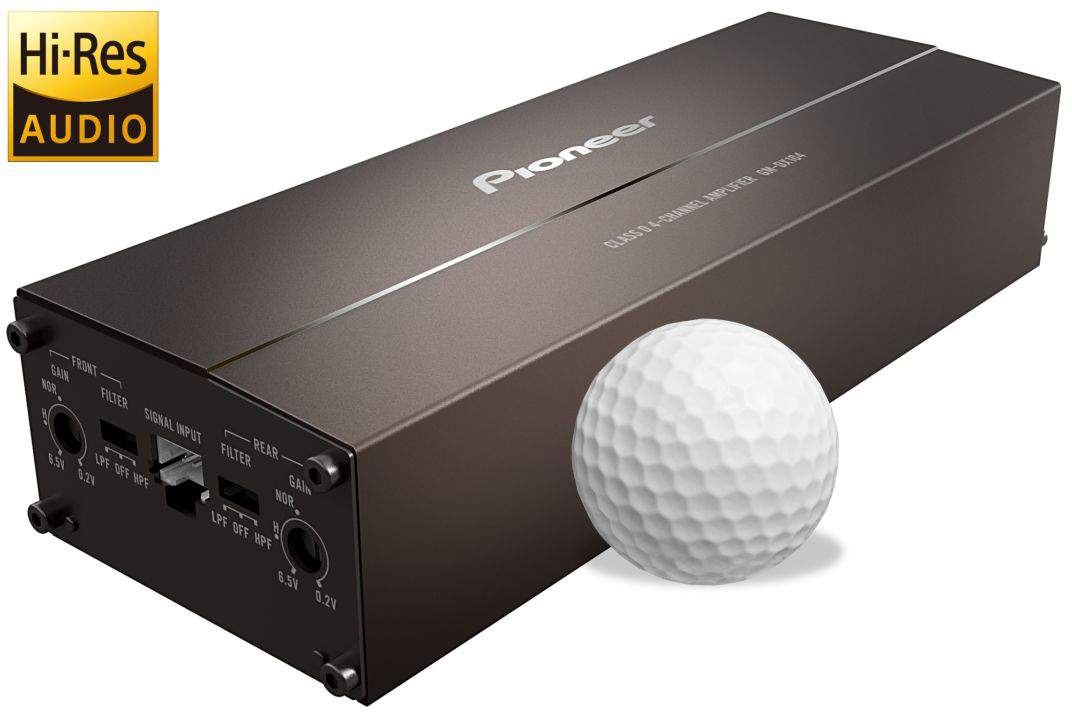Egy barna Pioneer erősítő és egy fehér golflabda fehér alapon, Hi-Res Audio logóval.