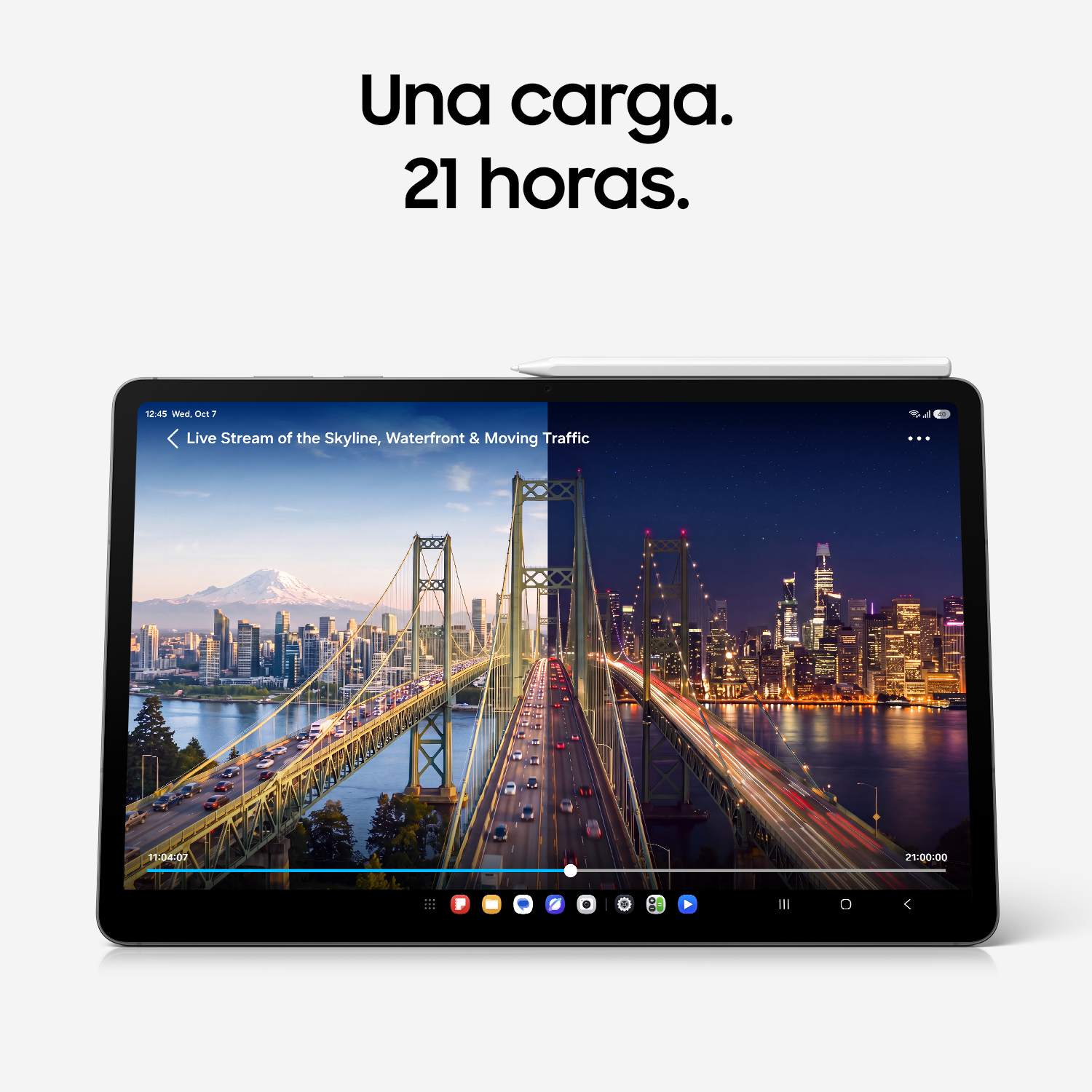 Una tableta muestra una comparación de día y noche de un puente, con el texto "Una carga. 21 horas." arriba.