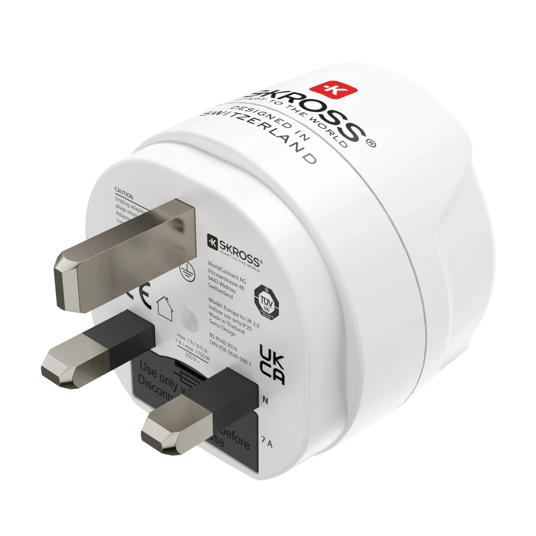 Un adaptador de viaje SKROSS blanco con enchufe británico de tres patillas, marca y especificaciones técnicas.