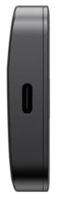 Widok z boku czarnego urządzenia elektronicznego z portem USB-C pośrodku.