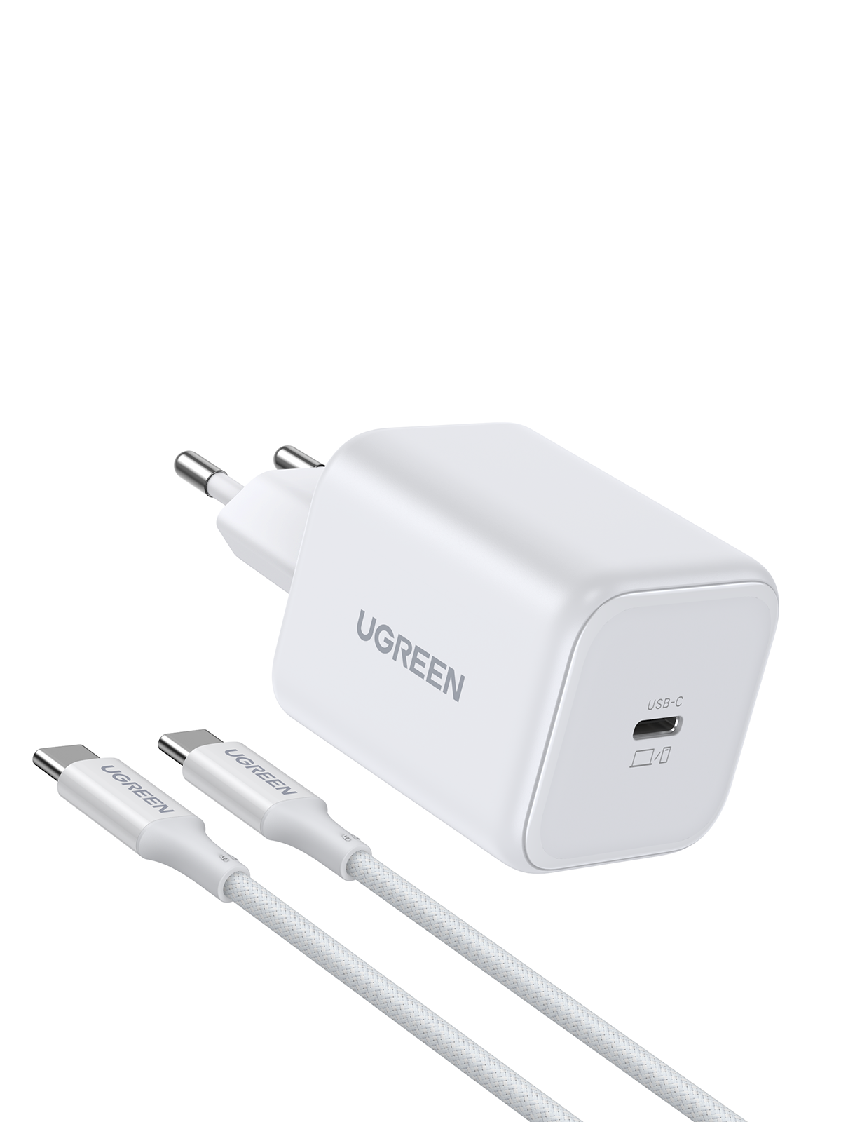 Beyaz arkaplanda iki uçlu ve iki beyaz USB-C kablolu beyaz UGREEN USB-C duvar şarj cihazı.