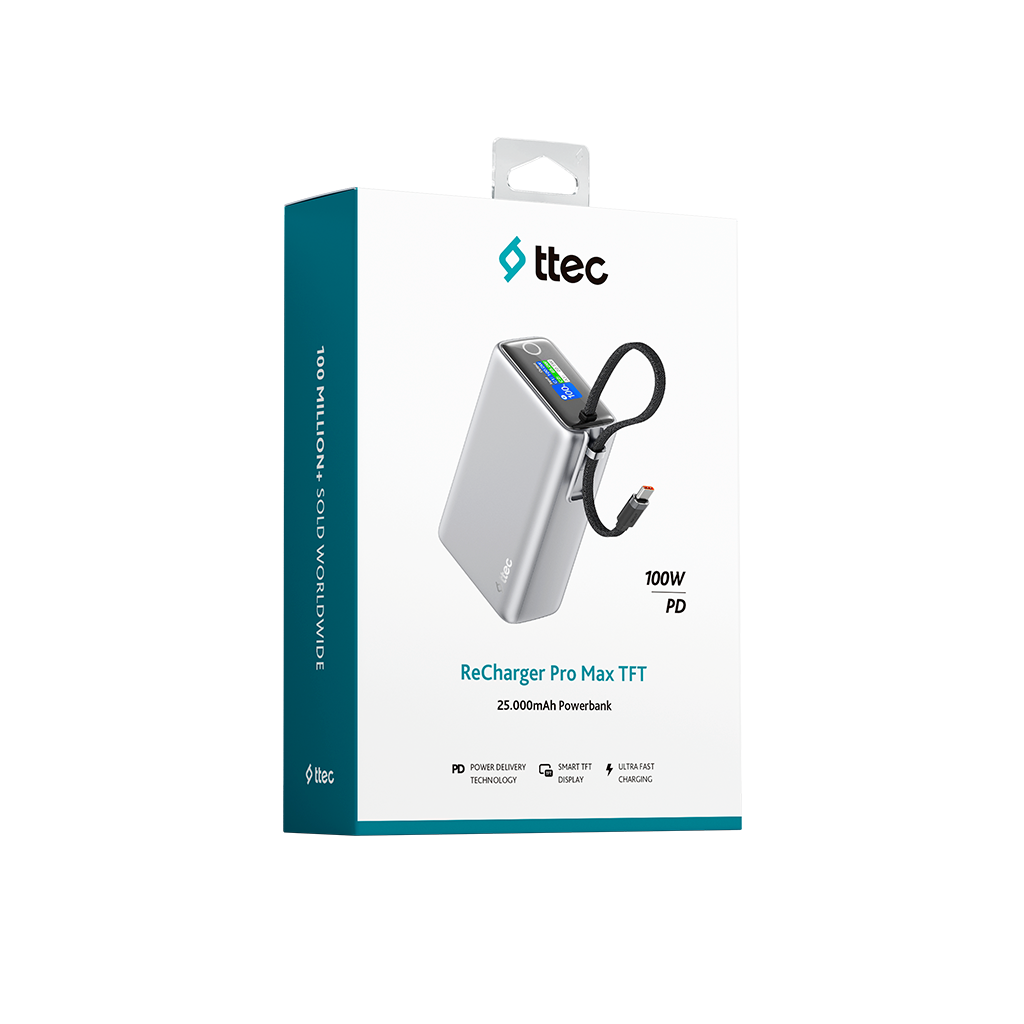 Siyah arka plan üzerinde beyaz ve turkuaz renkli ttec ReCharger Pro Max TFT 25.000mAh powerbank ambalajı.