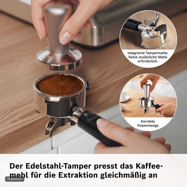 Ein Edelstahl-Tamper presst Kaffeemehl im Portiermaschinen-Siebträger gleichmäßig an.