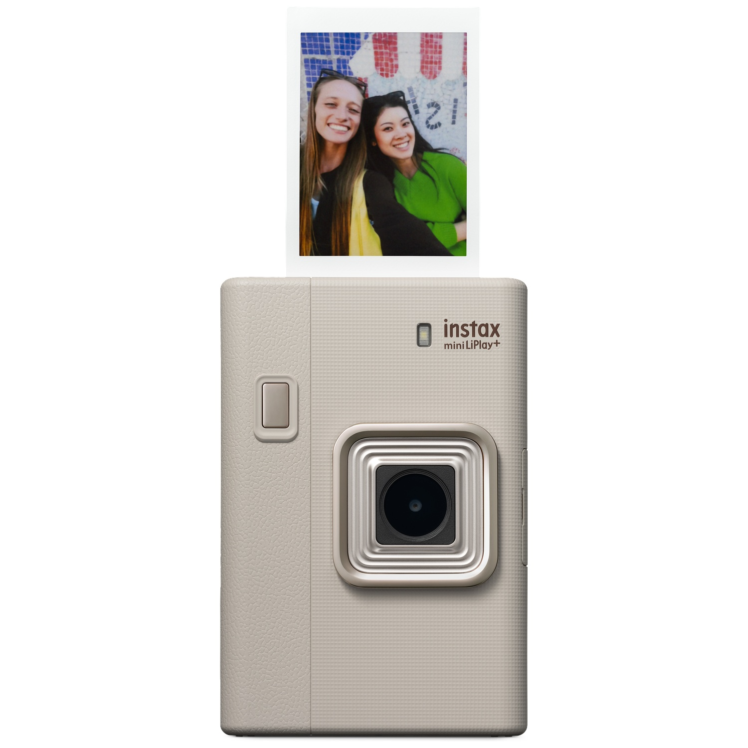 Un appareil photo Instax Mini LiPlay+ beige avec une photo instantanée imprimée de deux femmes souriantes.