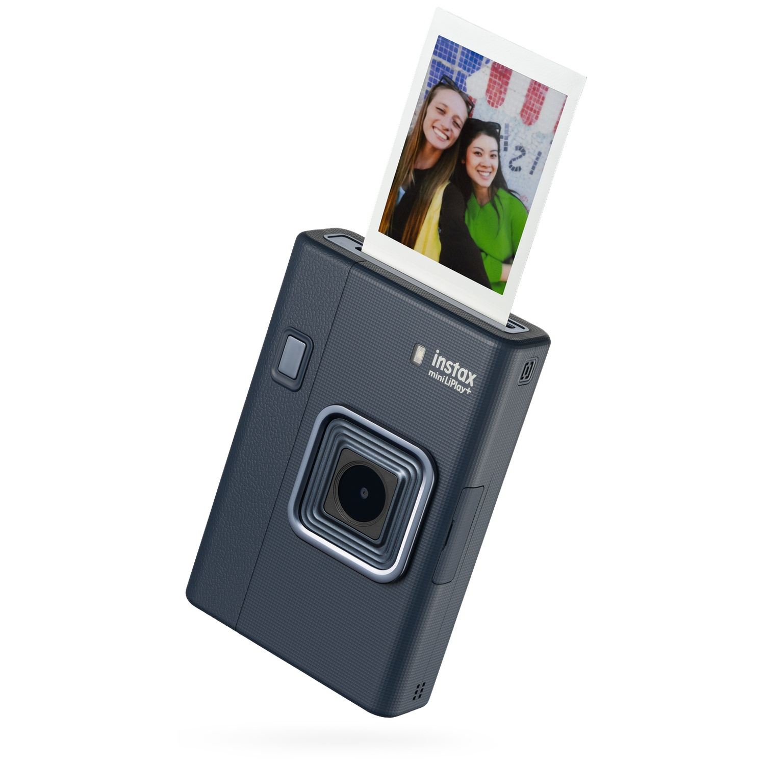 Un appareil photo Instax Mini LiPlay+ bleu foncé éjecte une photo instantanée de deux femmes.