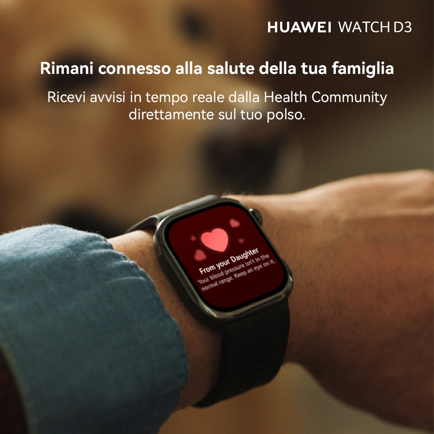 Huawei Watch D3 al polso con una notifica sulla salute cardiaca sullo schermo.