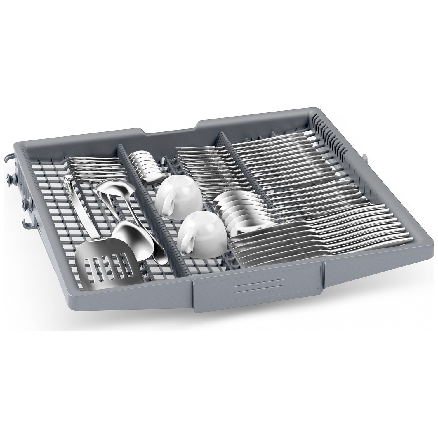Panier de lave-vaisselle gris rempli de couverts rangés, de deux petites tasses et d'une spatule sur fond blanc.