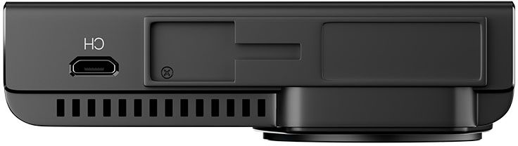Fekete eszköz mikro-USB porttal, SD-kártya nyílással és szellőzőnyílásokkal.