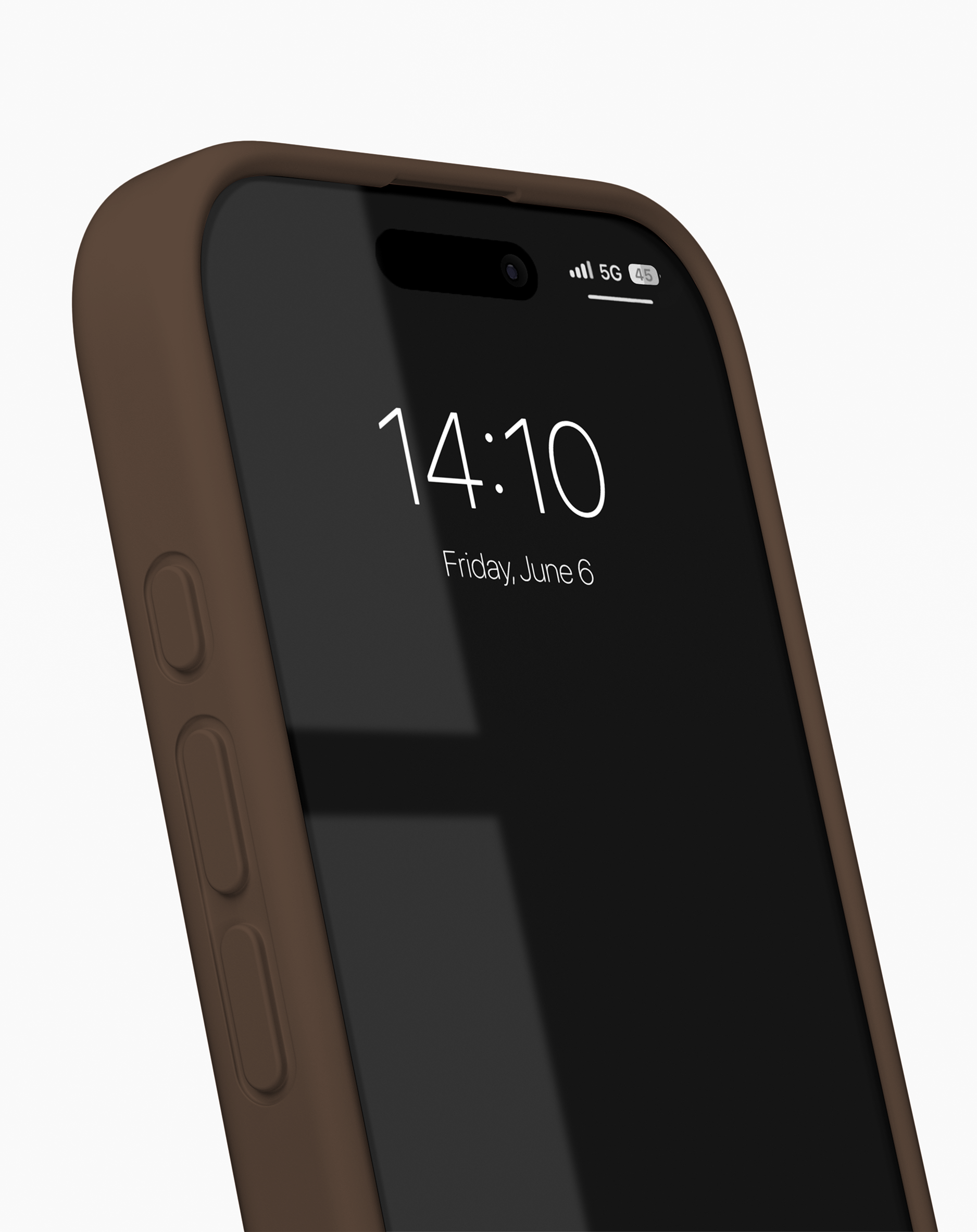 Ein Smartphone in brauner Hülle zeigt 14:10 Uhr und Freitag, 6. Juni, vor weißem Hintergrund.