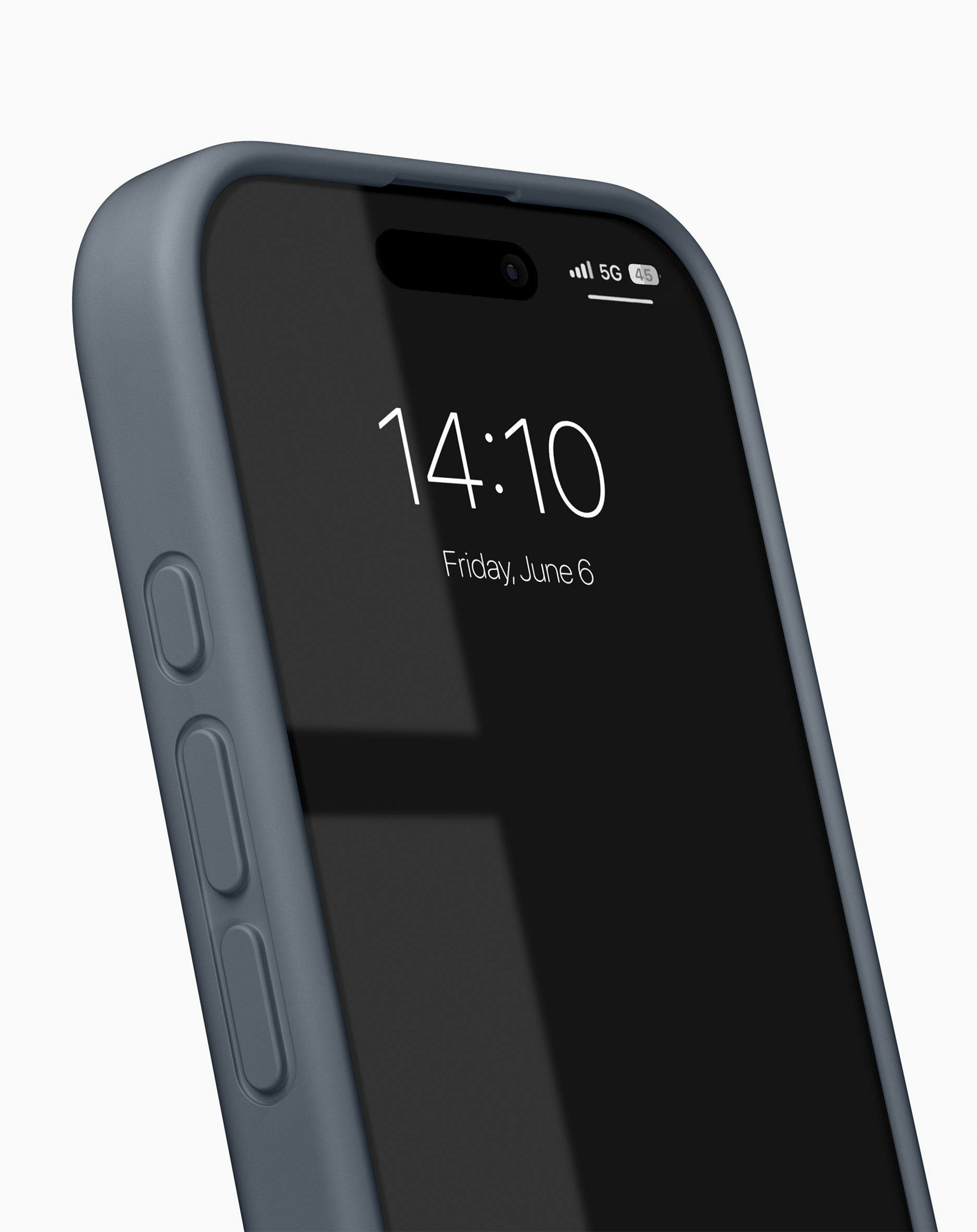 Ein graues Smartphone in Nahaufnahme zeigt das Display mit der Uhrzeit 14:10 und Datum gegen einen weißen Hintergrund.