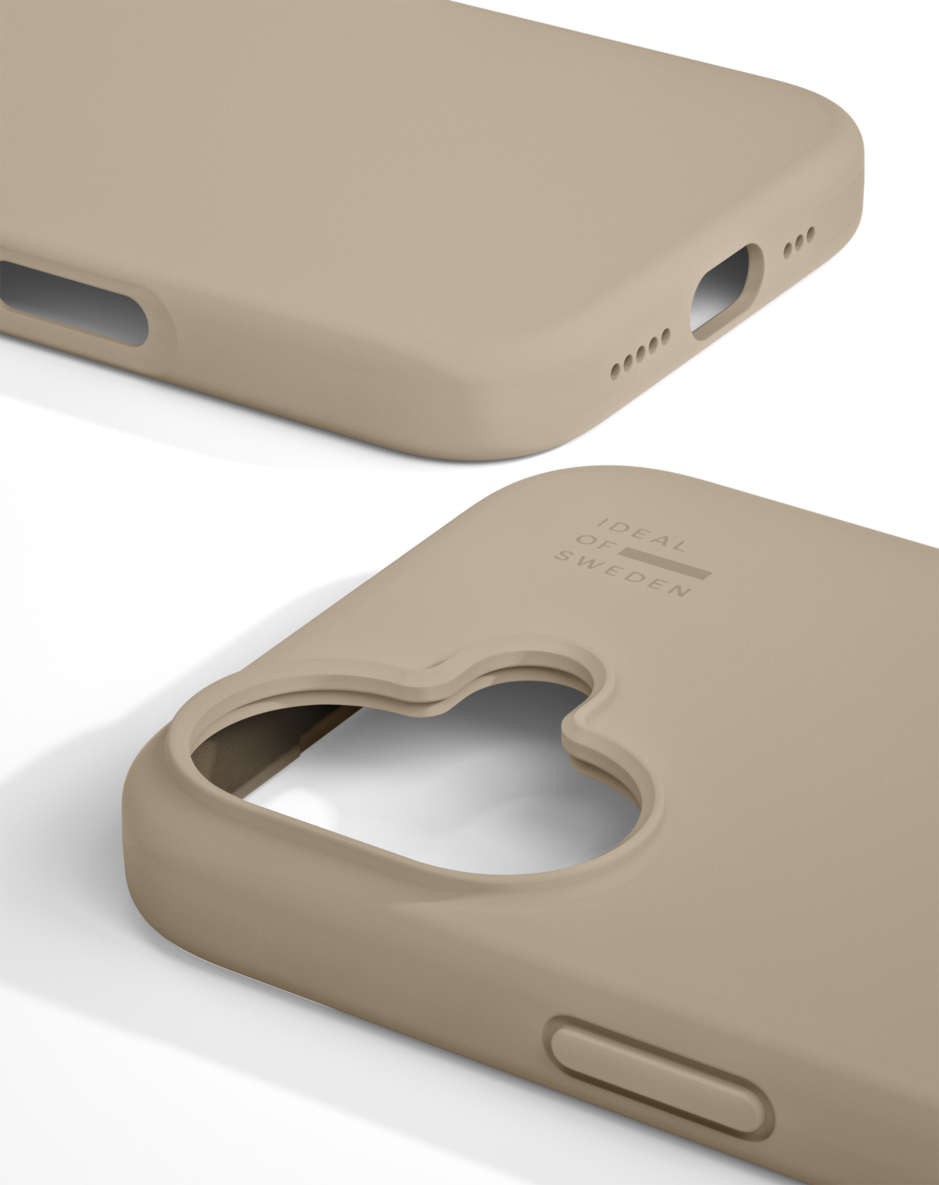 Beigefarbene Smartphone-Hülle mit Ideal of Sweden Branding und Kamera-Aussparung auf weißem Grund.