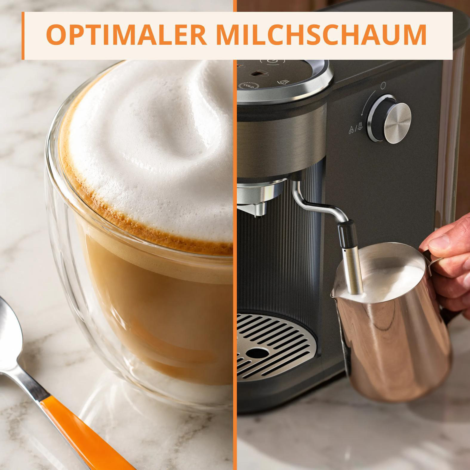 Eine Kaffeemaschine schäumt Milch in einer Kanne, daneben eine Tasse Cappuccino mit dickem Schaum und ein Löffel.