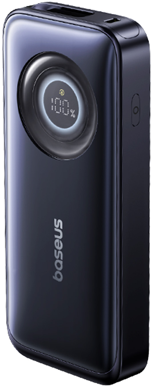 Egy fekete Baseus power bank kerek digitális kijelzővel, száz százalékot mutat.