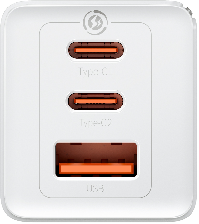Egy fehér USB töltő, két Type-C porttal és egy hagyományos USB porttal.