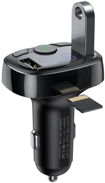 Fekete autós Bluetooth FM transzmitter USB-porttal, SD-kártya olvasóval és digitális LED-kijelzővel fehér háttér előtt.