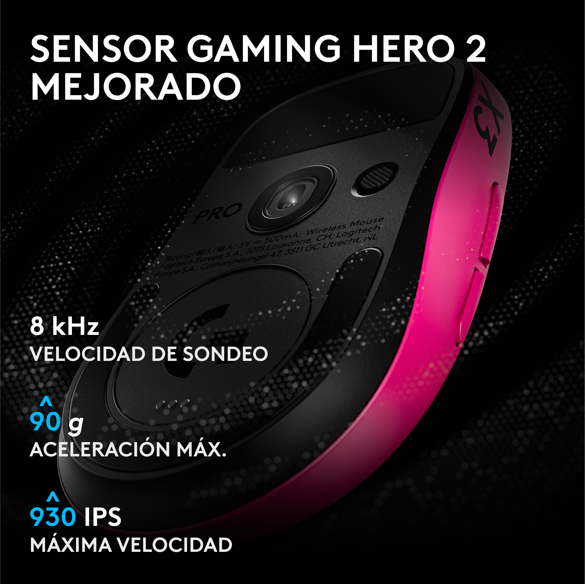 Parte inferior de un ratón de juego rosa y negro con especificaciones técnicas sobre fondo negro.
