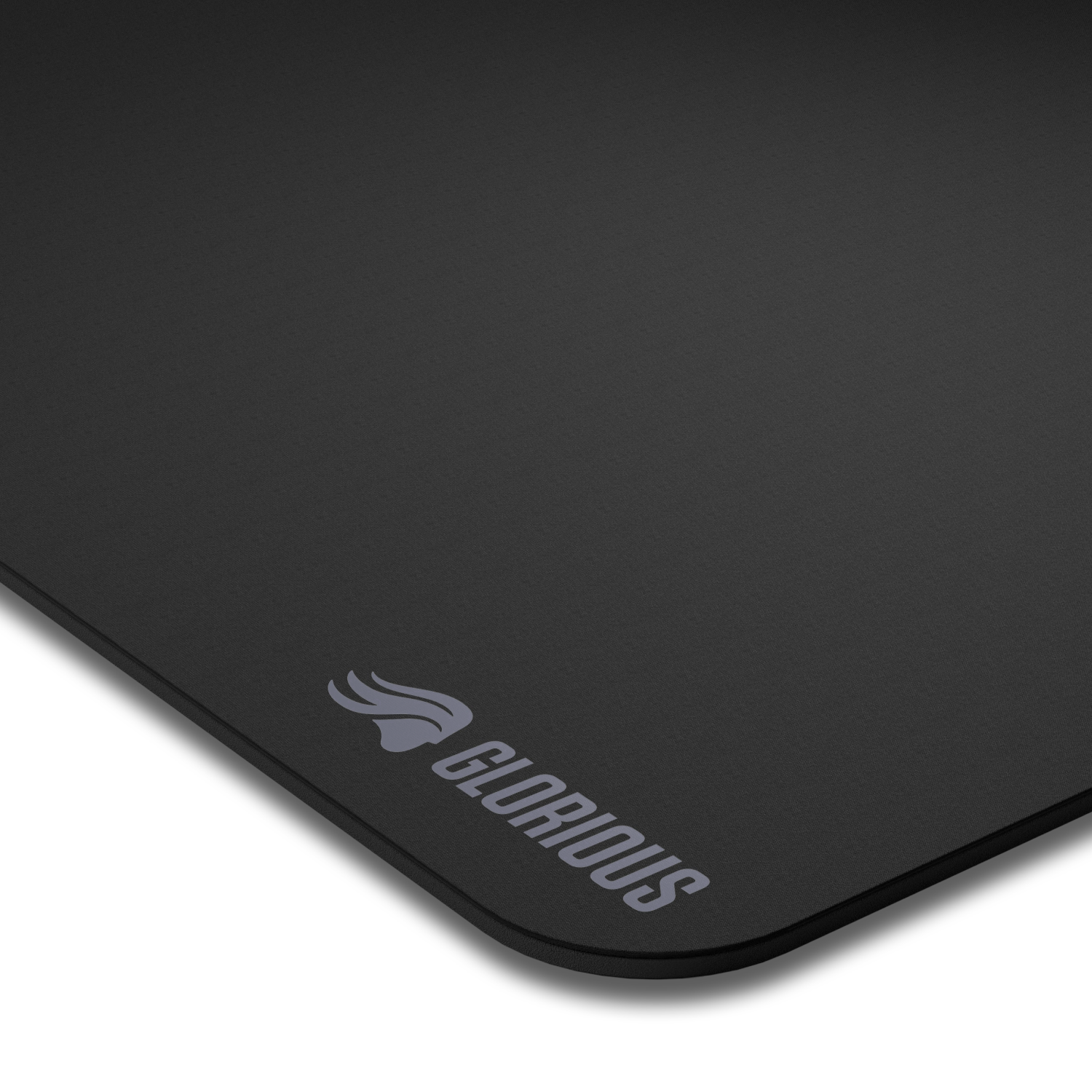 Yuvarlatılmış köşeye ve ince marka logosuna sahip siyah bir Glorious mousepad.